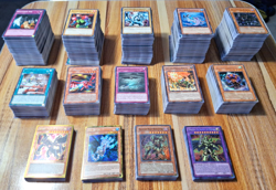 YuGiOh - 1600 Card Lot「1000 Commons, 500 RARE, 100 HOLO 」VTG, Modern - 1st ED - Image 1