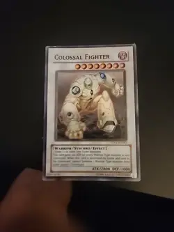 | Yugioh Colossal Fighter 5DS1-EN043 Super Rare 5Ds 2008 - Image 1