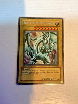 Yugioh Vintage Blue-Eyes White Dragon FL1-EN001 Secret Rare Limited Edition - Image 1