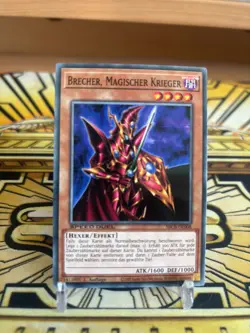 Yugioh Brecher, Magischer Krieger Common SBCB-DE008 - Image 1