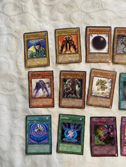 15x Yu-Gi-Oh! Trading Card Job Lot 10, very good to used condition [AA25] - Image 2