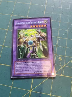 Elemental HERO Thunder Giant EHC2-EN004 Limited Edition YuGiOh! Secret Rare - Image 2