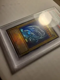 2002 Blue Eyes White Dragon SDK-001 Ultra Rare Yugioh Card PSA 3 HOLO BLEED - Image 3