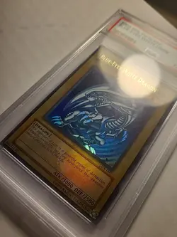 2002 Blue Eyes White Dragon SDK-001 Ultra Rare Yugioh Card PSA 3 HOLO BLEED - Image 4