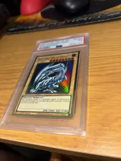 2020 Yugioh Maximum Gold 1st Edition Blue-Eyes White Dragon MAGO-EN001 PSA 7 - Image 3