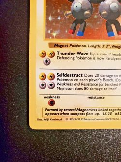 Pokemon TCG Magneton Base Set 9/102 Holo Shadowless 1999 - Image 5