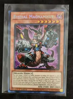 Bystial Magnamhut ERROR HOLO BLEED MP23-EN157 Prismatic Secret Rare YU-GI-OH! NM - Image 1