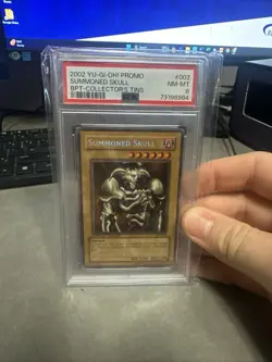 2002 YU-GI-OH Summoned Skull Limited Edition Promo Collector's Tin BPT-002 PSA 8 - Image 1