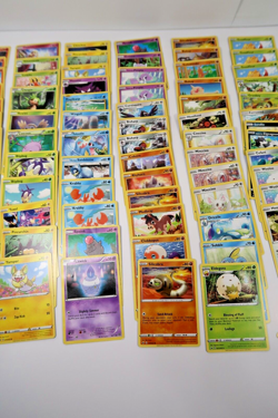 HUGE LOT OF 93 POKEMON CARDS SWORD & SHIELD & MORE RARE & UNCOMMON CARDS INCLUDE - Image 3
