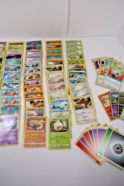 HUGE LOT OF 93 POKEMON CARDS SWORD & SHIELD & MORE RARE & UNCOMMON CARDS INCLUDE - Image 4