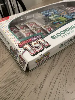 DAMAGE ON BOX - Pokemon 151 Blooming Waters Premium Collection. SEE DESCRIPTION - Image 2