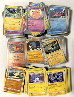 BIG 2021-2025 Pokemon TCG Card Lot - Various Sets - 900+ Cards! - Image 1