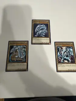 Yugioh! Blue-Eyes White Dragon x3 Set LDK2-ENK01 Playset - Image 1