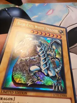 Yugioh Blue-Eyes White Dragon LC01-EN004 Ultra Rare NM- - Image 3