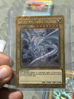 Yu-Gi-Oh! Blue-Eyes White Dragon Binder Card Collection Set - Image 3