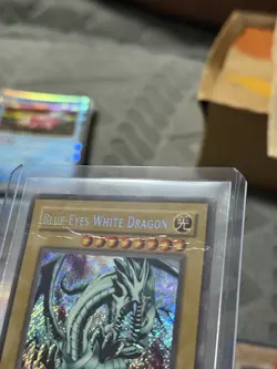 Yu-Gi-Oh! Blue-Eyes White Dragon Binder Card Collection Set - Image 4