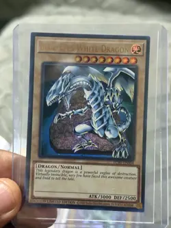 Yu-Gi-Oh! Blue-Eyes White Dragon Binder Card Collection Set - Image 5