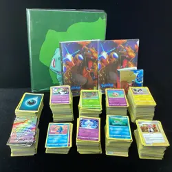 2.5kg+ Bulk Lot Assorted Pokemon TCG Cards w/Folders (2D) MO#8767 - Image 1