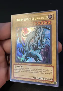 2002 Yugioh BLUE-EYES WHITE DRAGON LOB-001 LDD-S001 Spanish 1st Edition - Image 2