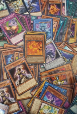 Yugioh card mixed lot, 2002-2023 links, pendulum, xyz, fusion 500+ cards! + tin! - Image 2
