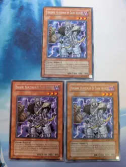 YuGiOh! Broww, Huntsman of Dark World EEN-EN021 Rare LP x 3 PLAYSET 1st Ed - Image 1