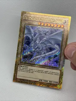 Blue-Eyes White Dragon (MVP1-ENGV4) Golden Ed Limited Edition Card - Image 2