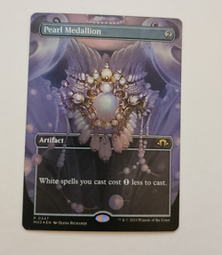 FOIL - MTG Pearl Medallion (Borderless) #347- Modern Horizons 3 - Image 1