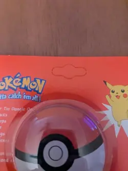 CHARIZARD Factory Sealed UNPUNCHED!!! 1999 Vintage Pokemon Tin Dangle Keychain - Image 4