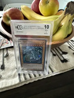 Yugioh Legendary Collection Blue-Eyes White Dragon Beckett 10 LC01-EN004 MINT - Image 1