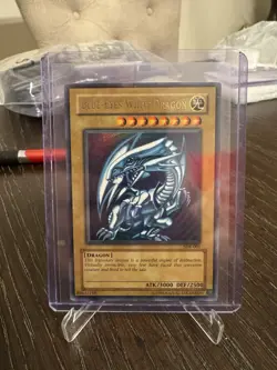 Yugioh Blue Eyes White Dragon SDK-001 1996 Yu-Gi-Oh Sp - Image 1