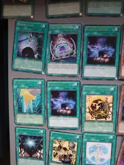 Yugioh 60 Card lot bundle includes rareU shiny stuff, exact as pictured YUG33 - Image 3