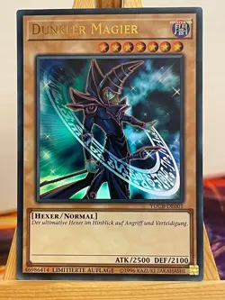 Dunkler Magier YUCB-DE001 Ultra Rare Deutsch EX YUGIOH - Image 1