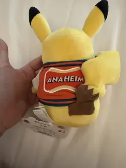 POKEMON WORLD CHAMPIONSHIP 2025 EXCLUSIVE PIKACHU PLUSHY ANAHEIM - Image 2