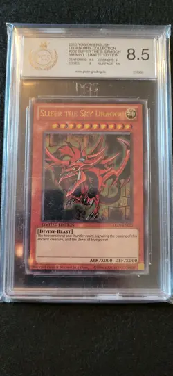 Yugioh PSA/ PGS 8,5 Slifer The Sky Dragon Englisch 2010 - Image 1