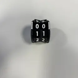 MTG Foundations FDN Commander 100 Points Life Counter Dice - Image 1