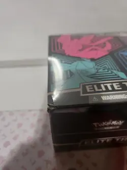 Pokemon Sword And Shield Evolving Skies Elite Trainer Box Factory Sealed - Image 3