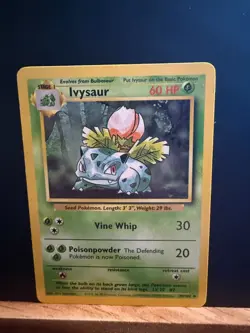 Ivysaur 30/102 - Common (Base Set 1999) Pokemon Card - Image 1