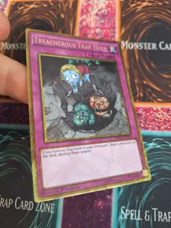 Yugioh Treacherous Trap Hole PGL3-EN036 Gold Secret Rare 1st Edition Near Mint - Image 2