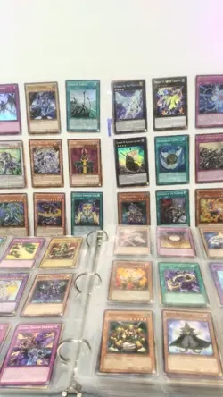 KONAMI Yu-Gi-Oh Mixed Card Lots - 956 Cards (119 Holo & 837 Common) - Image 1