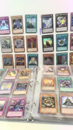 KONAMI Yu-Gi-Oh Mixed Card Lots - 956 Cards (119 Holo & 837 Common) - Image 2