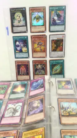 KONAMI Yu-Gi-Oh Mixed Card Lots - 956 Cards (119 Holo & 837 Common) - Image 4