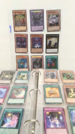 KONAMI Yu-Gi-Oh Mixed Card Lots - 956 Cards (119 Holo & 837 Common) - Image 5