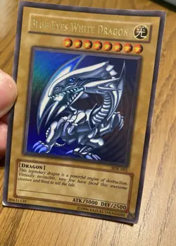 Yu-Gi-Oh! TCG Blue-Eyes White Dragon SDK-001 Ultra Rare Holo - Image 1