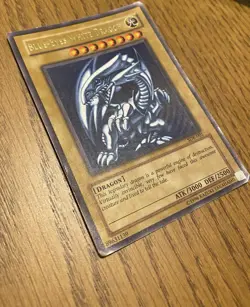 Yu-Gi-Oh! TCG Blue-Eyes White Dragon SDK-001 Ultra Rare Holo - Image 3