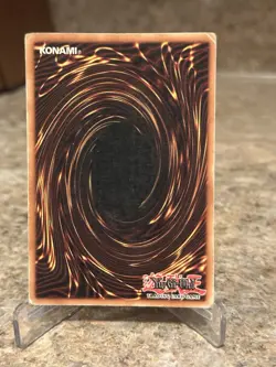 Yu-Gi-Oh! Blue-Eyes White Dragon Kaiba SDK-001 Unlimited Ultra Rare Damaged - Image 2