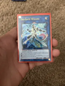 *** TRI-GATE WIZARD *** (MINT/NM) SDCL-EN042 ULTRA RARE FIRST EDITION YUGIOH! - Image 1