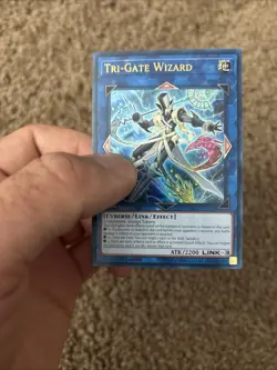 *** TRI-GATE WIZARD *** (MINT/NM) SDCL-EN042 ULTRA RARE FIRST EDITION YUGIOH! - Image 3