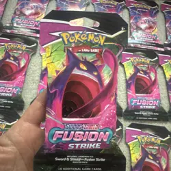 Pokemon TCG: Sword & Shield-Fusion Strike Sleeved Booster Pack 30 Packs ✅ - Image 2
