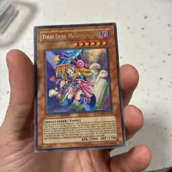 Yu-Gi-Oh! Toon Dark Magician Girl JUMP-EN010 NM Ultra Rare - Image 3