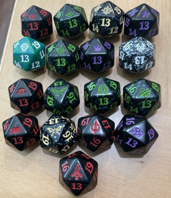Mixed lot of 17 Magic The Gathering Spindown Dice Various Sets - Image 1